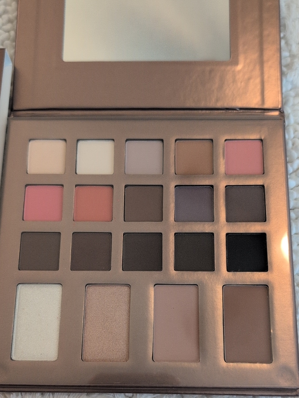 BILLY B Neutral Matte & Shimmer Eyeshadow Palette - Pink & Brown Tones